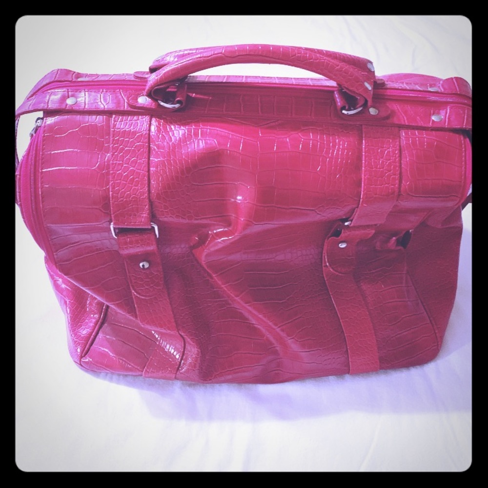 Red Weekender carry on bag - Picture 3 of 8